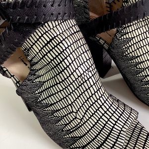 House of Harlow 1960 Snakeskin Size 37.5 or US 6